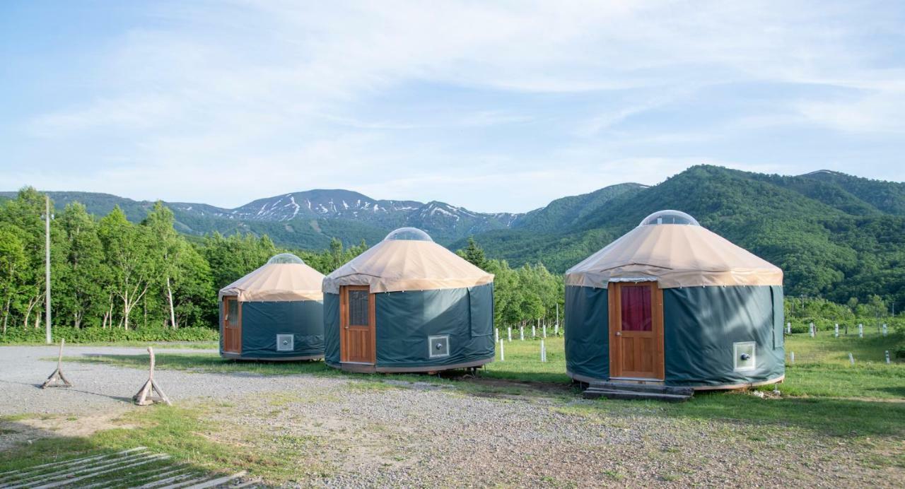 The Yurts At Margo'S Garden, Kiroro Hotel Akaigawa Exterior foto